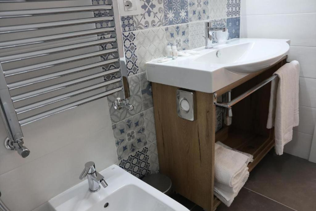 カゼルタ Residenza La Reggia Bed & Breakfast エクステリア 写真